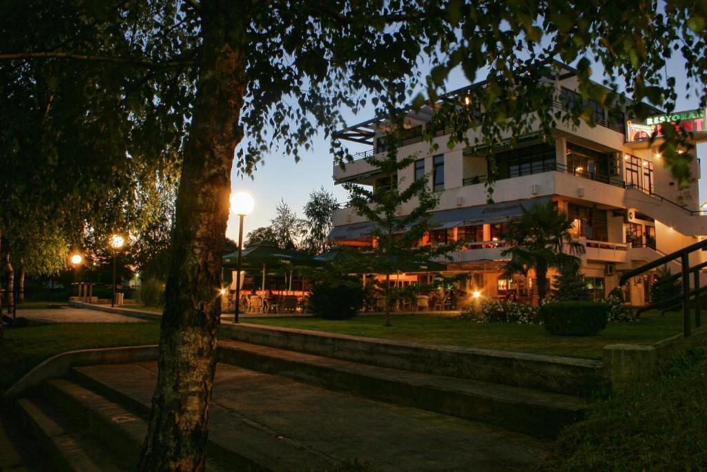 Hotel Le Pont Приедор Экстерьер фото